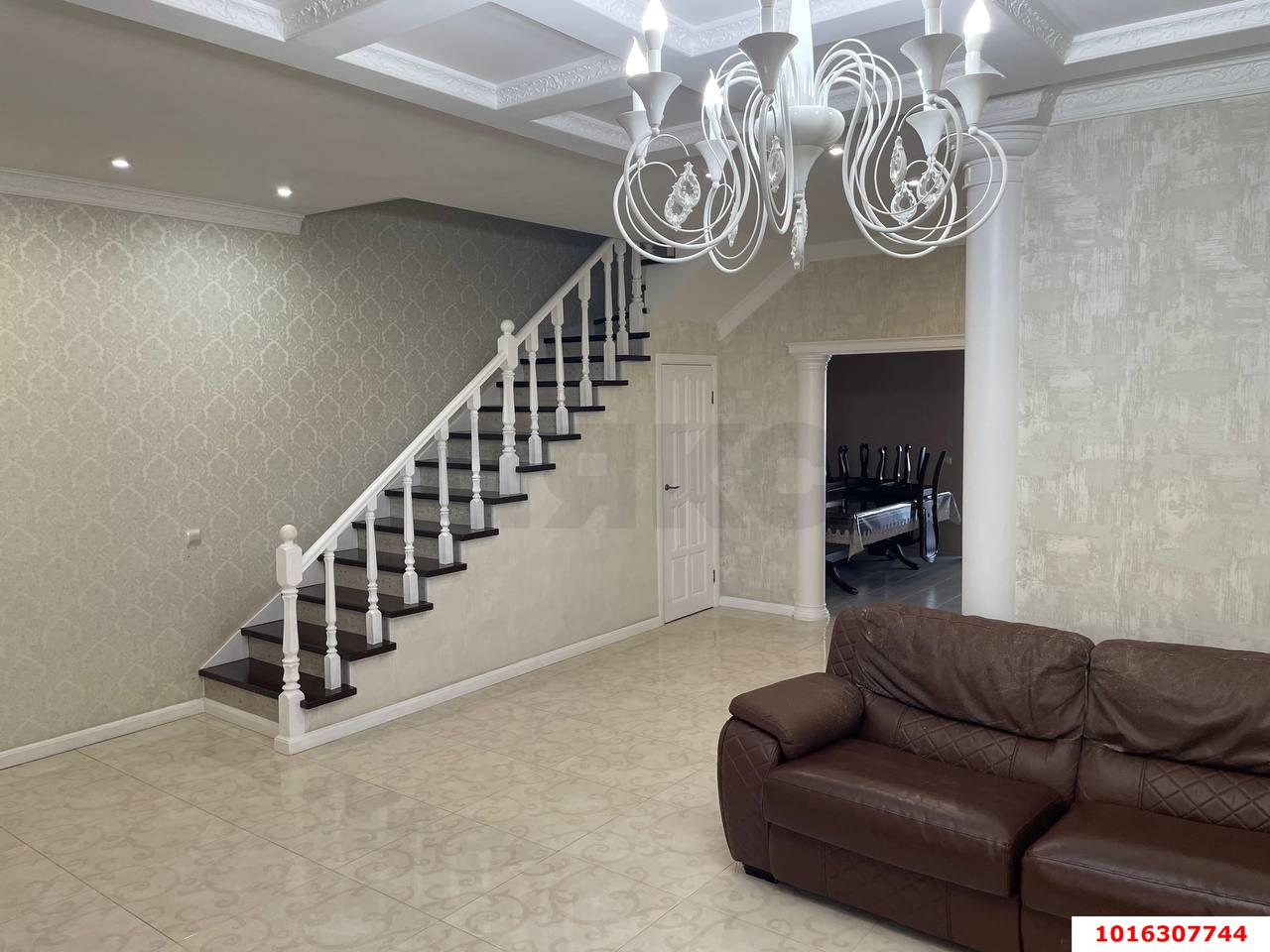 Фото №1: 3-комнатная квартира 124 м² - Российский, Прикубанский внутригородской округ, мкр. ЖК Вилла Роз, ул. имени Академика Сахарова, 33к2