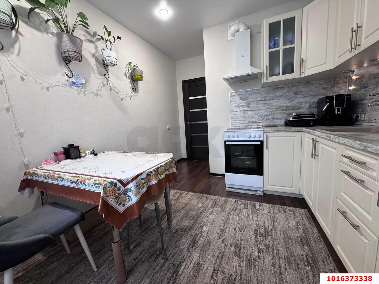 Фото №1: 1-комнатная квартира 38 м² - Краснодар, жилой комплекс Времена Года 3, Завод Радиоизмерительных Приборов, имени Петра Метальникова, мкр. Прикубанский внутригородской округ, ул. Цезаря Куникова, 24к2