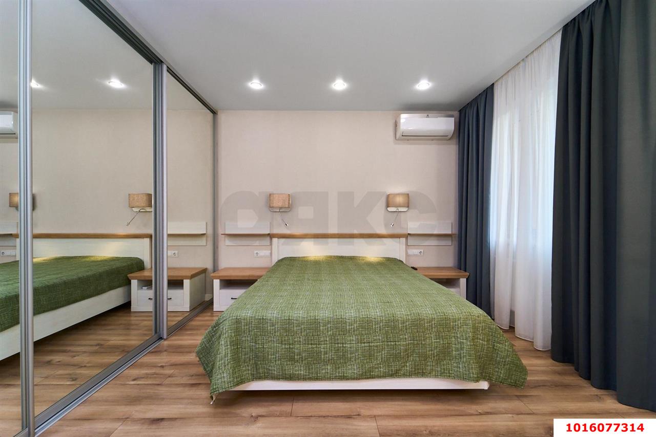 Фото №1: 2-комнатная квартира 55 м² - Краснодар, Прикубанский внутригородской округ, Славянский, мкр. Светлоград, ул. Красных Партизан, 1/4к10