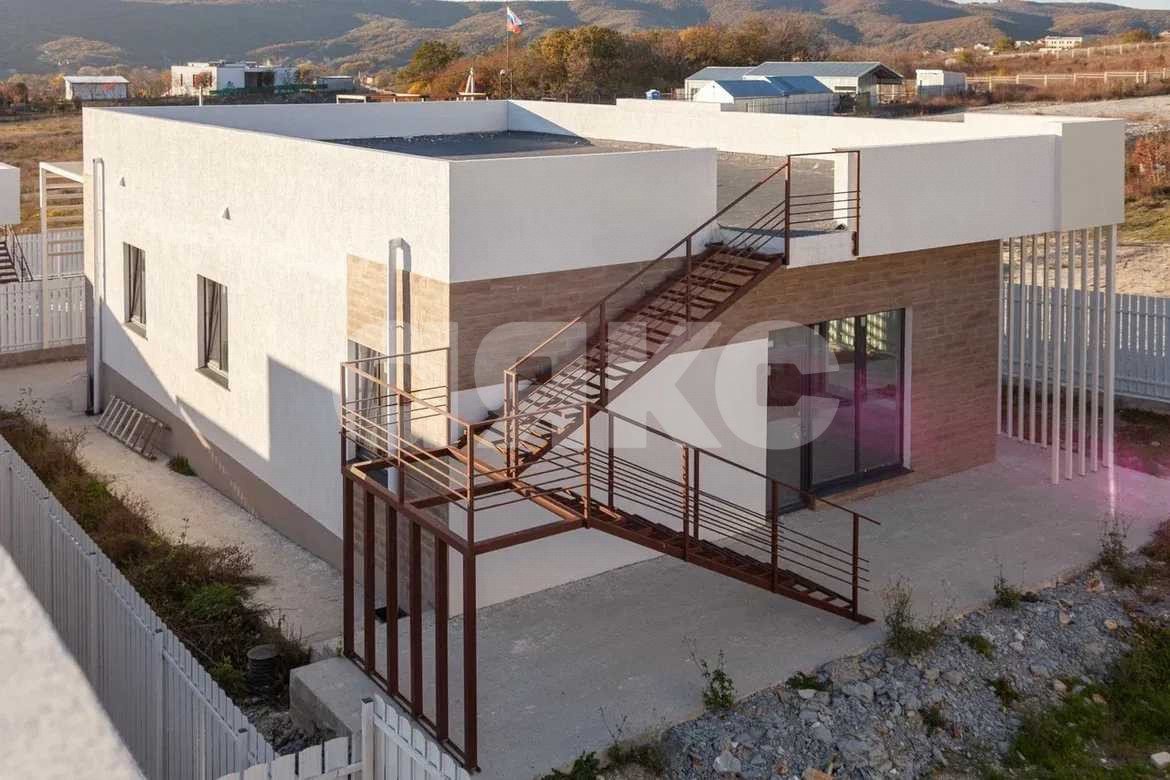 Фото №1: Дом 190 м² + 4.8 сот. - Южная Озереевка, ул. Туманная, 12