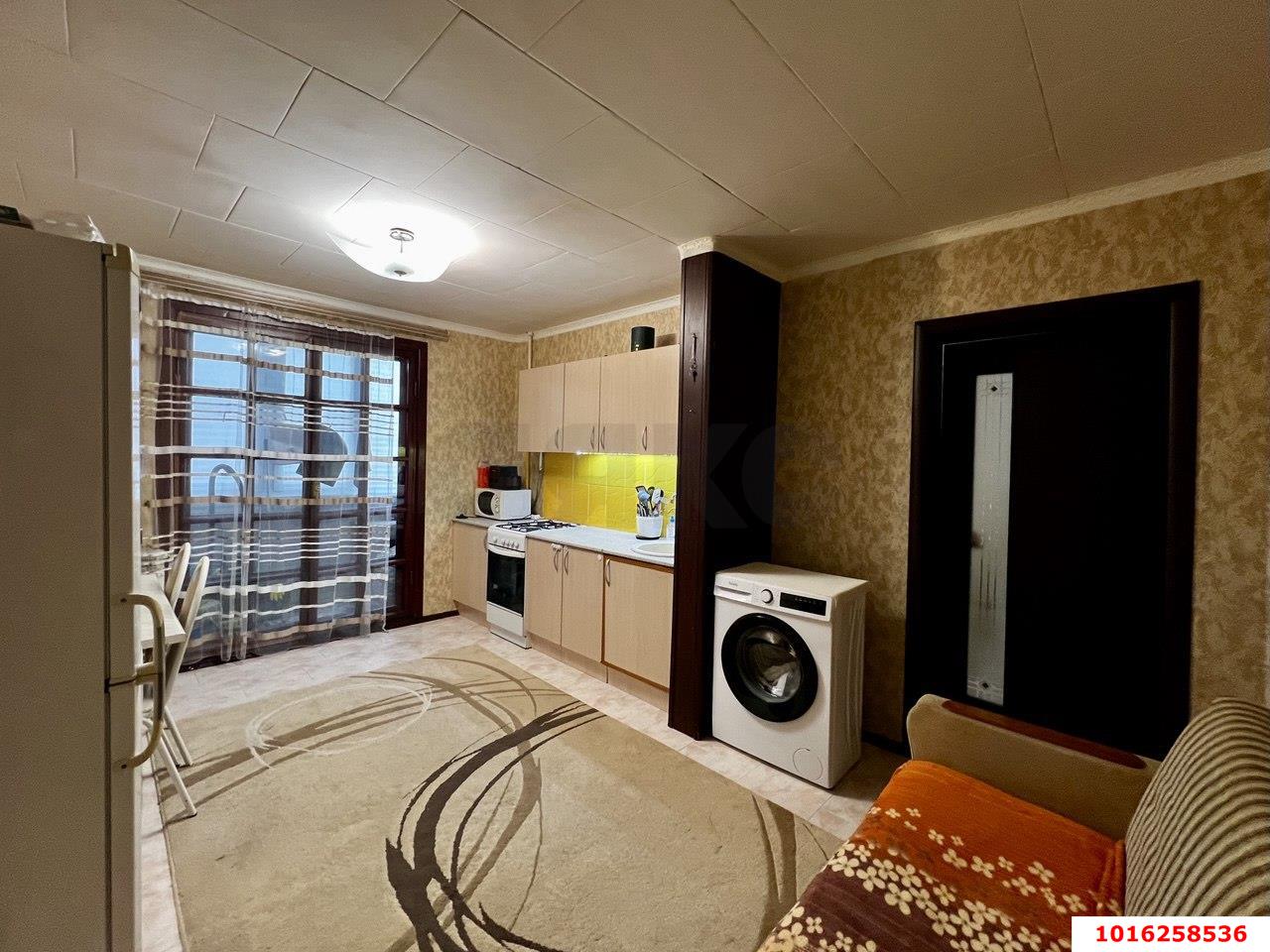 Фото №1: 2-комнатная квартира 60 м² - Краснодар, Карасунский внутригородской округ, мкр. Комсомольский, ул. Сормовская, 183