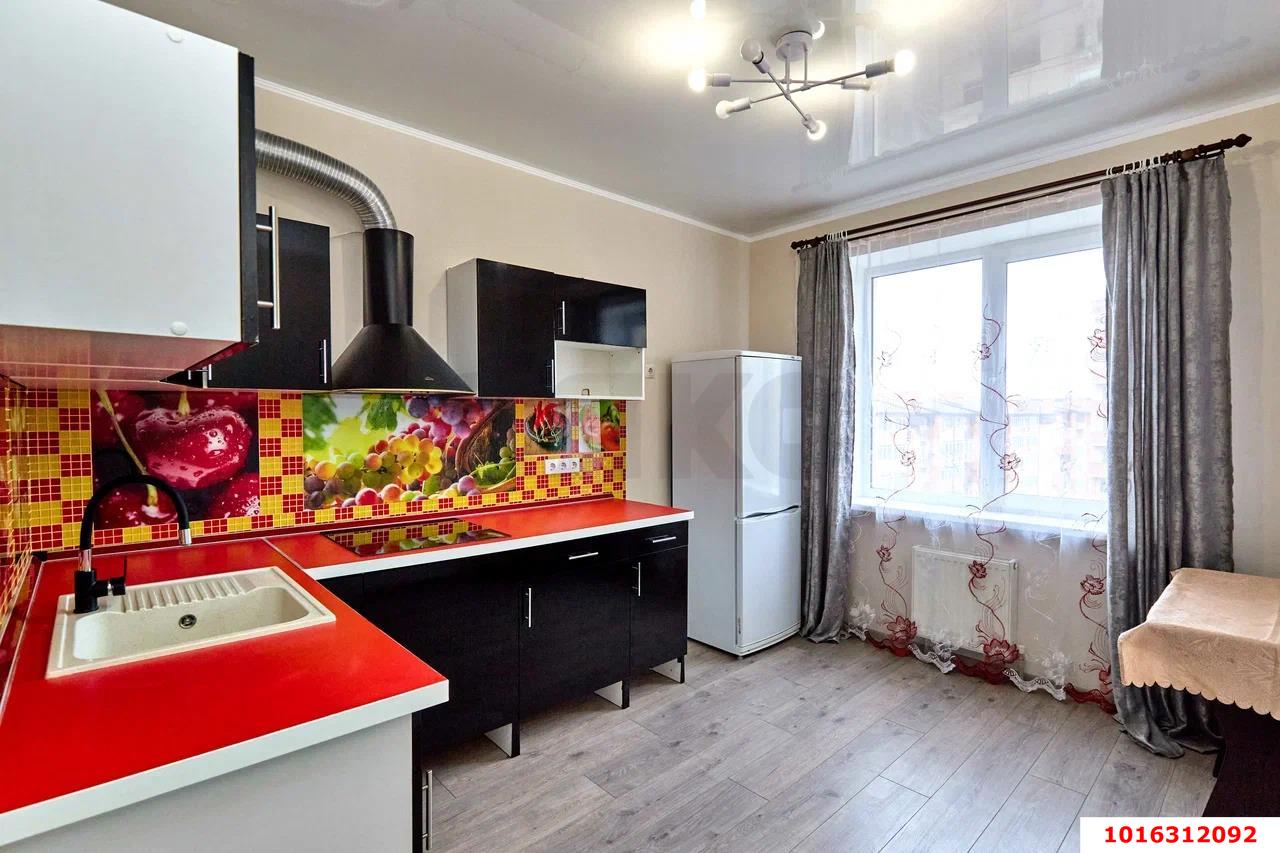 Фото №1: 2-комнатная квартира 65 м² - Краснодар, Прикубанский внутригородской округ, мкр. Музыкальный, ул. Российская, 267/6В