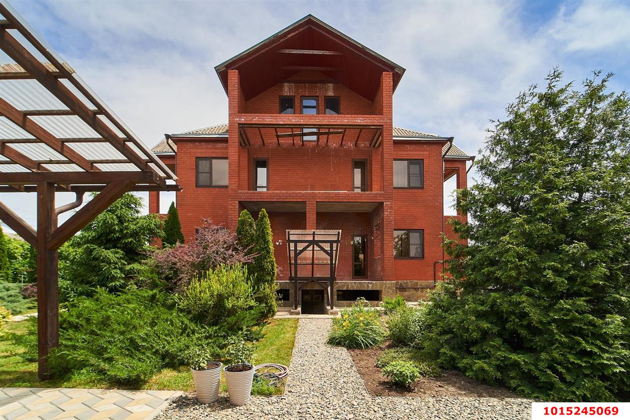 Фото №1: Дом 495 м² + 9.62 сот. - Динская, мкр. Северный, ул. Ульянова, 83