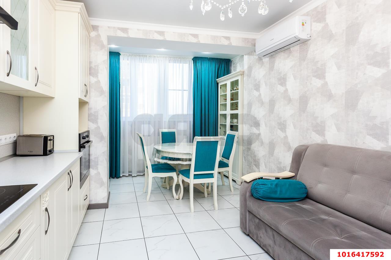 Фото №2: 2-комнатная квартира 70 м² - Краснодар, Прикубанский внутригородской округ, 2-я Площадка, мкр. жилой комплекс Кремлёвские Ворота, ул. Кореновская, 2к4