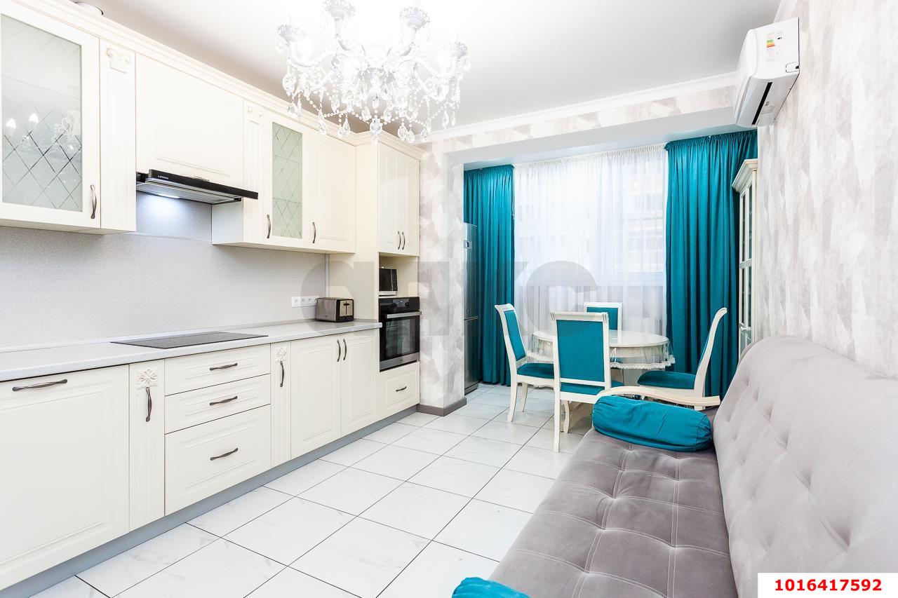 Фото №1: 2-комнатная квартира 70 м² - Краснодар, Прикубанский внутригородской округ, 2-я Площадка, мкр. жилой комплекс Кремлёвские Ворота, ул. Кореновская, 2к4