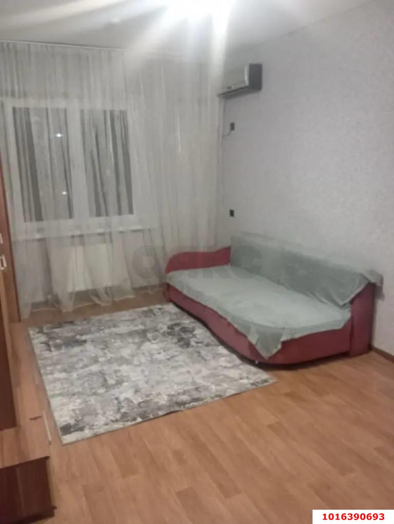 Фото №1: 1-комнатная квартира 38 м² - Краснодар, Прикубанский внутригородской округ, мкр. Московский, ул. им. Байбакова Н.К., 4
