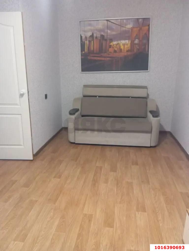 Фото №3: 1-комнатная квартира 38 м² - Краснодар, Прикубанский внутригородской округ, мкр. Московский, ул. им. Байбакова Н.К., 4