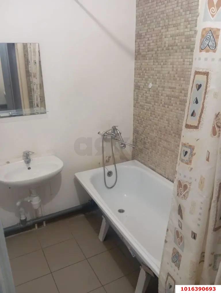 Фото №7: 1-комнатная квартира 38 м² - Краснодар, Прикубанский внутригородской округ, мкр. Московский, ул. им. Байбакова Н.К., 4