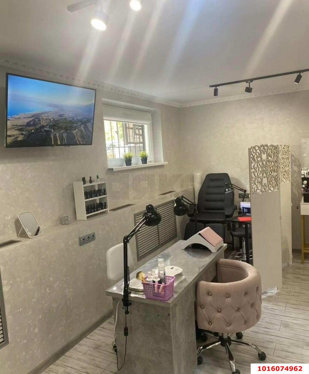 Фото №2: Коммерция 37 м² - Краснодар, Прикубанский внутригородской округ, мкр. Восточно-Кругликовский, ул. Героя А.А. Аверкиева, 8