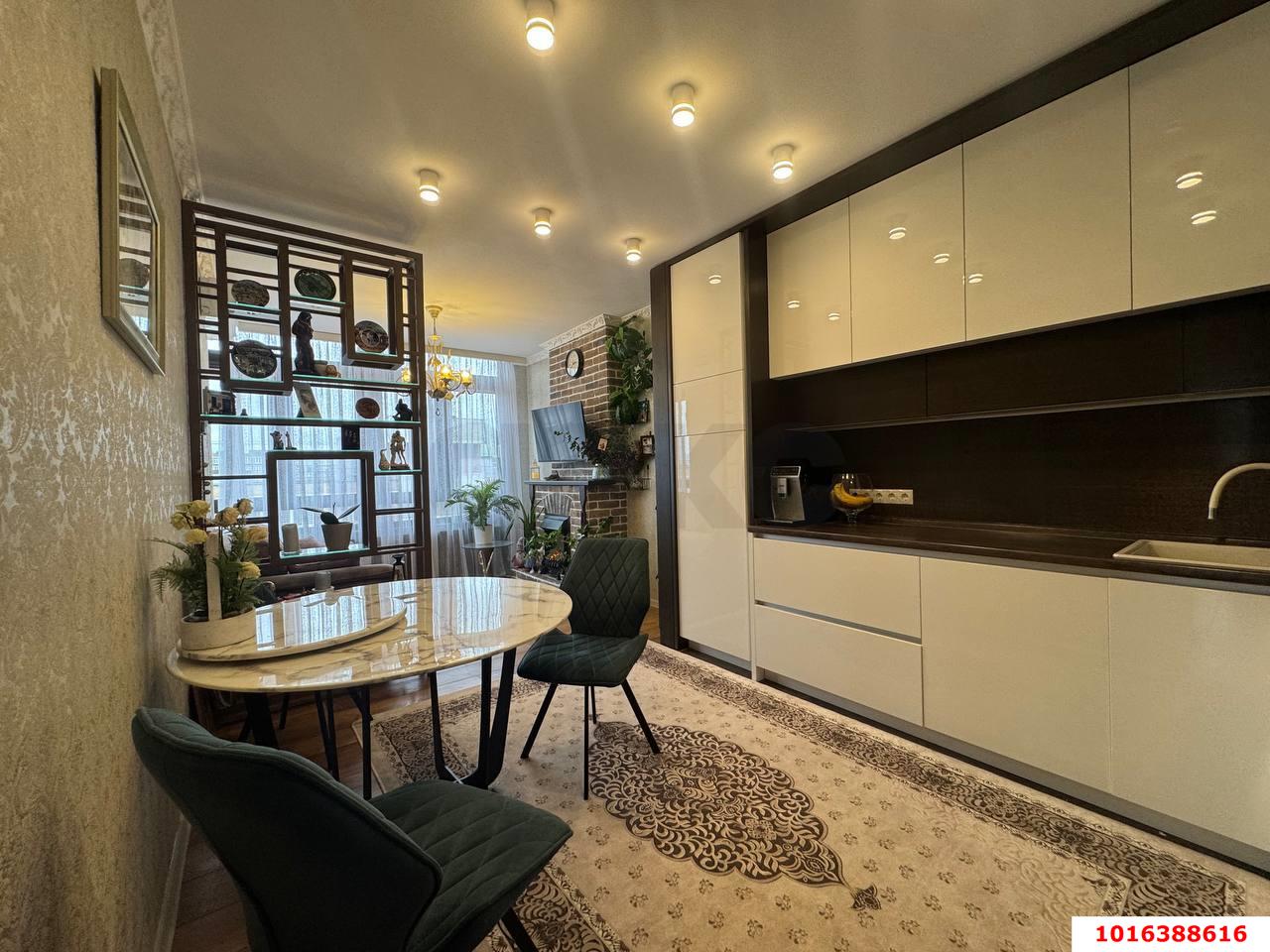 Фото №1: 2-комнатная квартира 60 м² - Краснодар, жилой комплекс Бауинвест, мкр. Прикубанский внутригородской округ, ул. имени 40-летия Победы, 184к2