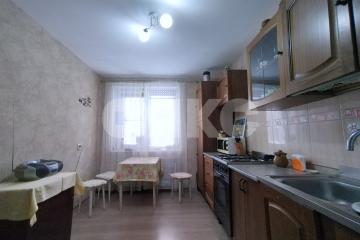 Фото №1: 1-комнатная квартира <span class="whitespace-nowrap">47 м²</span>, <span class="whitespace-nowrap">1/10 эт.</span> - Волгоград, мкр. 413-й, ул. набережная Волжской Флотилии, 21Б
