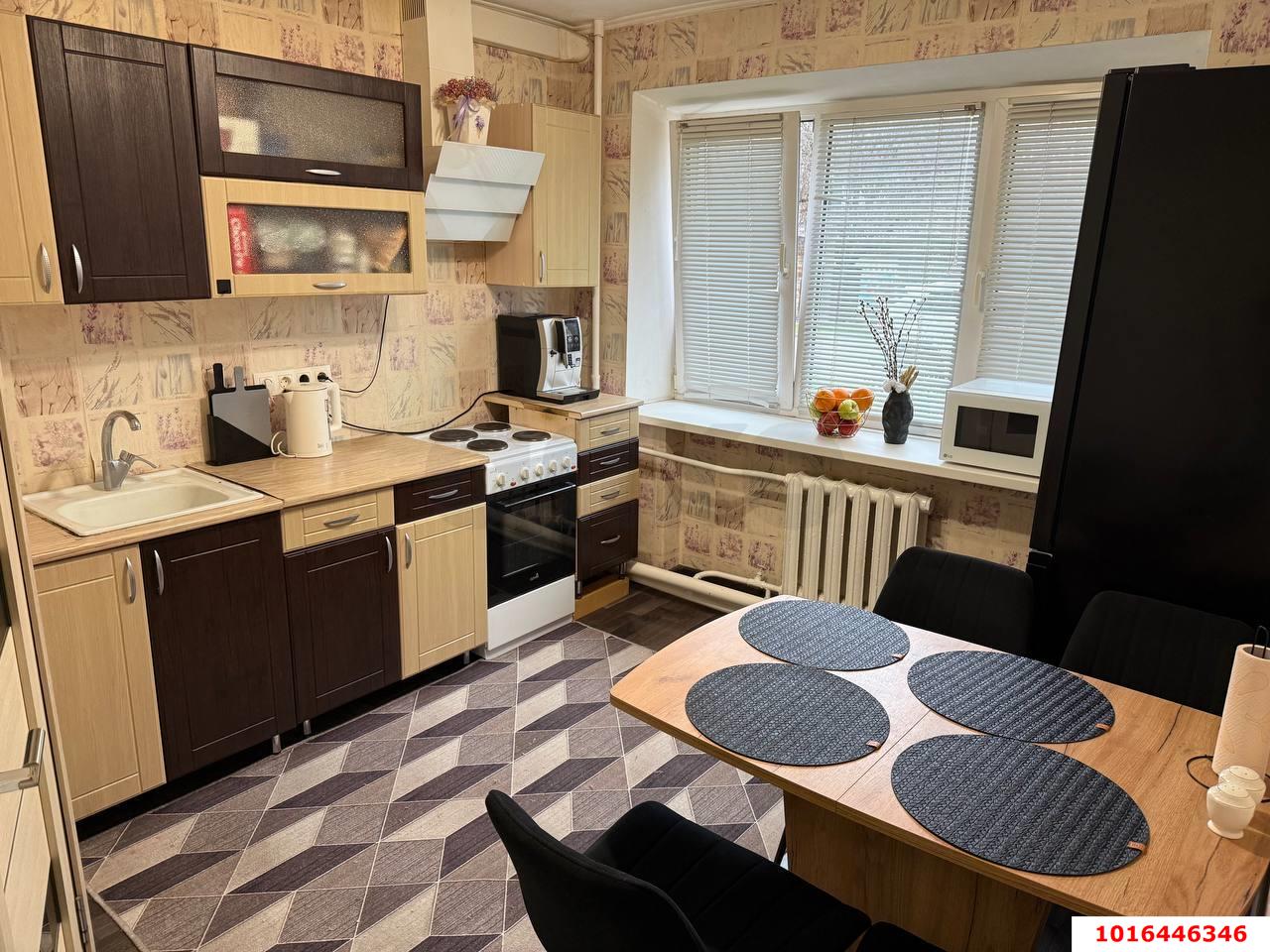 Фото №1: 2-комнатная квартира 34 м² - Краснодар, Карасунский внутригородской округ, мкр. Хлопчато-бумажный Комбинат, ул. Таганрогская, 5