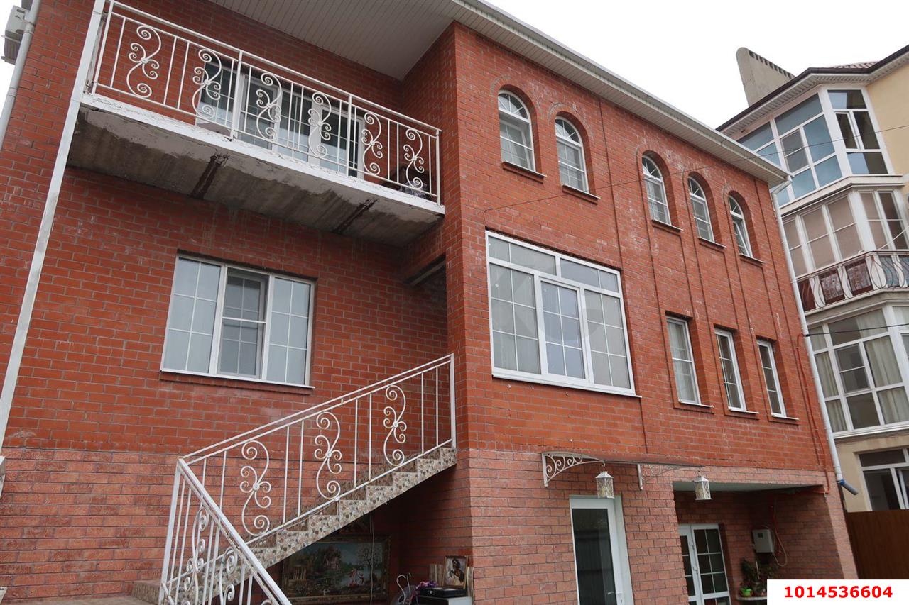 Фото №1: Дом 351 м² + 6.2 сот. - Геленджик, мкр. Магилат, ул. Майская, 13