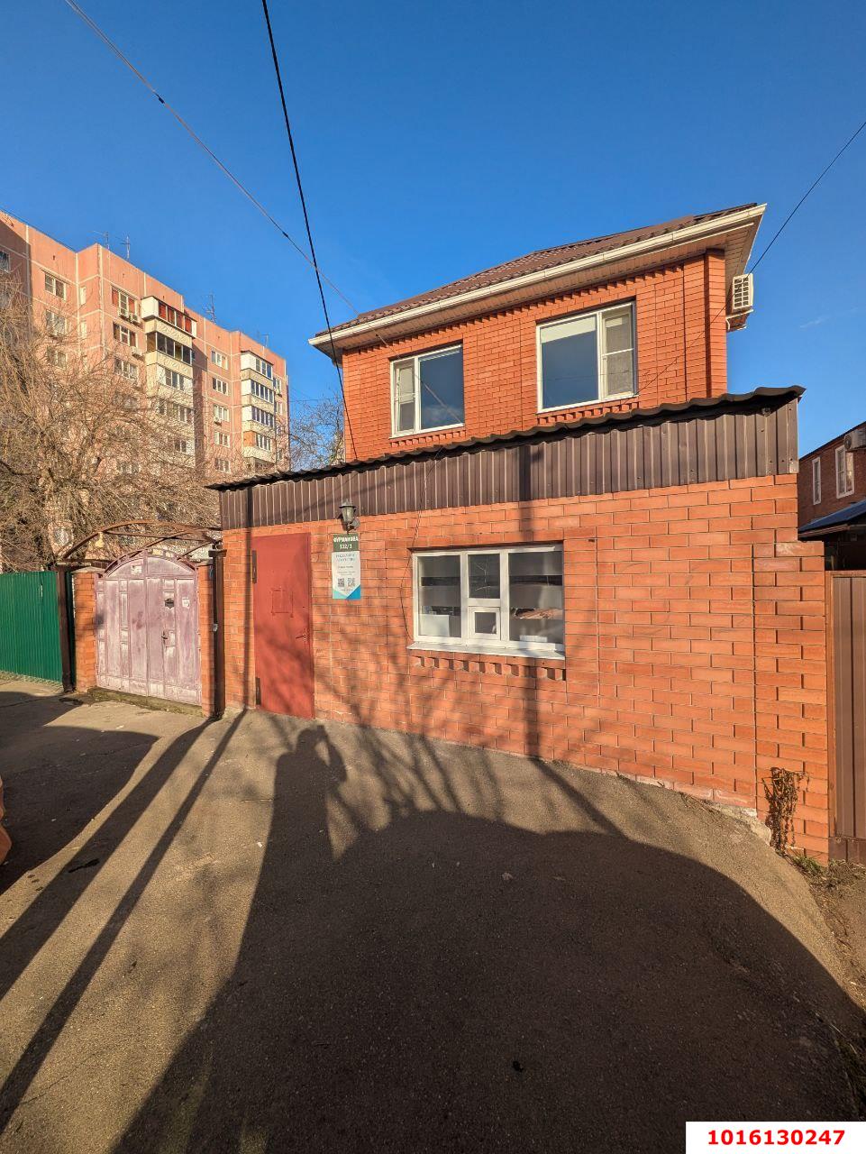 Фото №1: Дом 140 м² + 2 сот. - Краснодар, Центральный внутригородской округ, мкр. Дубинка, ул. Фурманова, 132/1