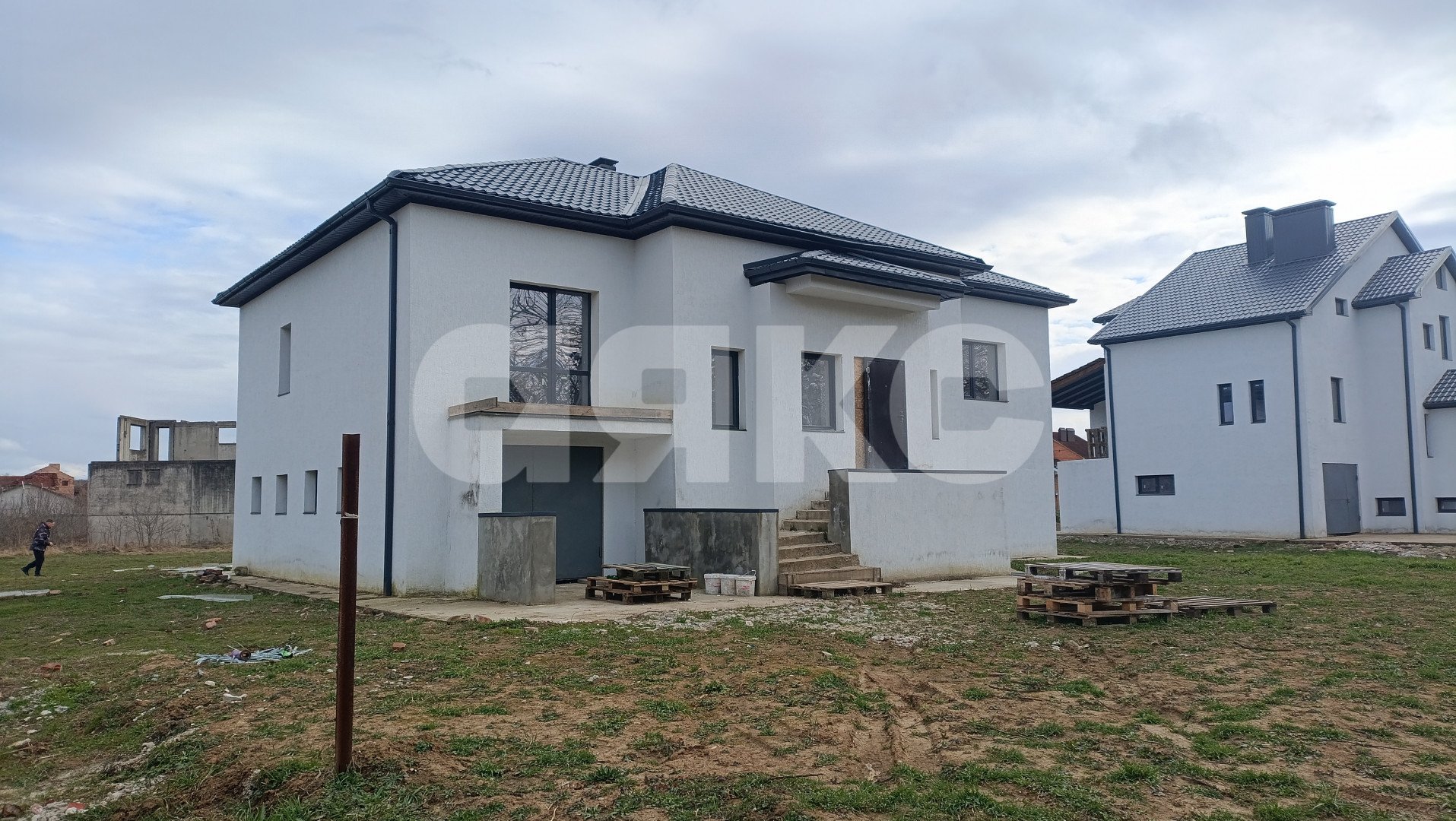 Фото №1: Дом 286 м² + 8 сот. - Саратовская, мкр. 4-й, ул. Шоссейная, 179