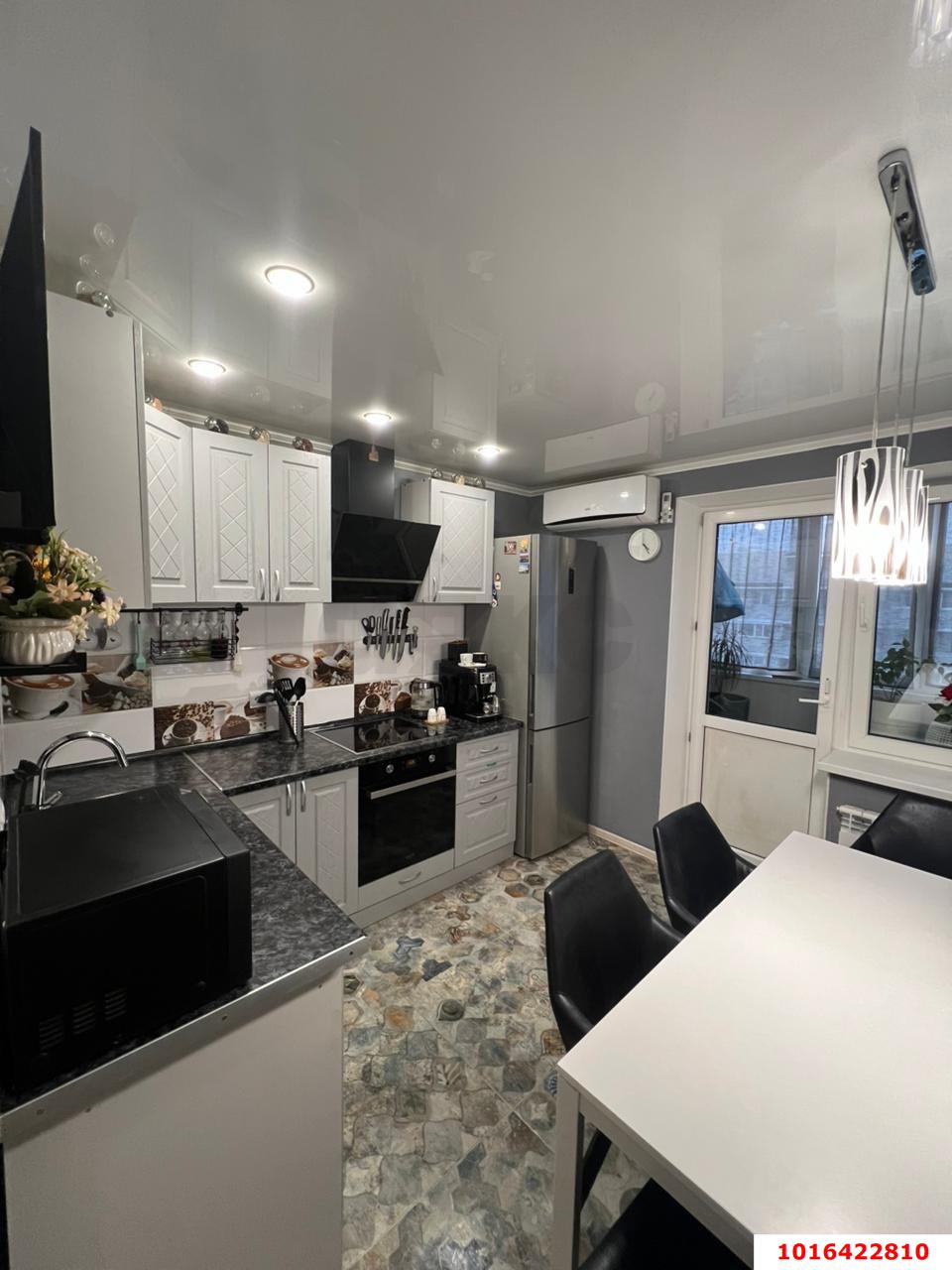 Фото №1: 2-комнатная квартира 53 м² - Краснодар, Прикубанский внутригородской округ, Музыкальный, мкр. ЖК Светлый, ул. Московская, 144к1