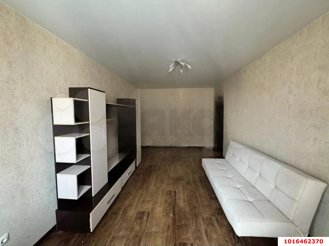 Фото №3: 3-комнатная квартира 76 м² - Краснодар, Музыкальный, ЖК Времена Года, имени Петра Метальникова, Завод Радиоизмерительных Приборов, Прикубанский внутригородской округ, мкр. жилой комплекс Времена года, ул. Петра Метальникова, 5к1