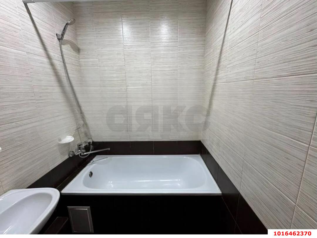 Фото №8: 3-комнатная квартира 76 м² - Краснодар, Музыкальный, ЖК Времена Года, имени Петра Метальникова, Завод Радиоизмерительных Приборов, Прикубанский внутригородской округ, мкр. жилой комплекс Времена года, ул. Петра Метальникова, 5к1