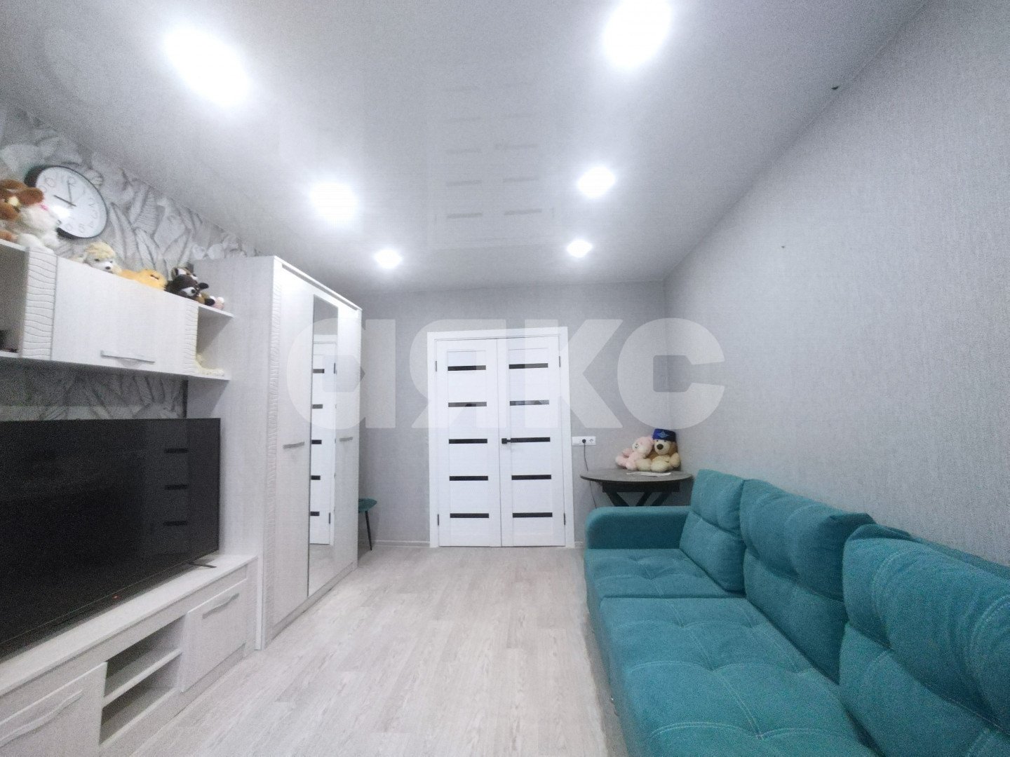 Фото №2: 2-комнатная квартира <span class="whitespace-nowrap">50 м²</span>, <span class="whitespace-nowrap">4/9 эт.</span> - Волгоград, Тракторозаводский, Спартановка, мкр. 413-й, ул. набережная Волжской Флотилии, 11