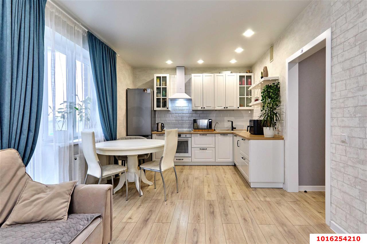 Фото №1: 2-комнатная квартира 66 м² - Краснодар, ЖК Красная Площадь, жилой комплекс Нeo-квартал Красная Площадь, мкр. Прикубанский внутригородской округ, ул. Конгрессная, 25