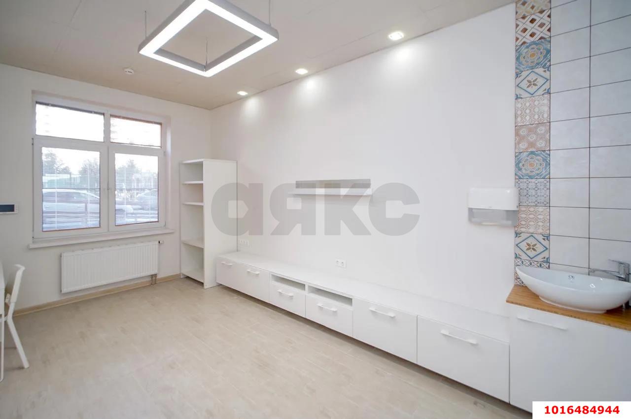 Фото №2: Коммерция 47 м² - Краснодар, жилой комплекс Симфония, Прикубанский внутригородской округ, мкр. 40 лет Победы, ул. Российская, 72/6