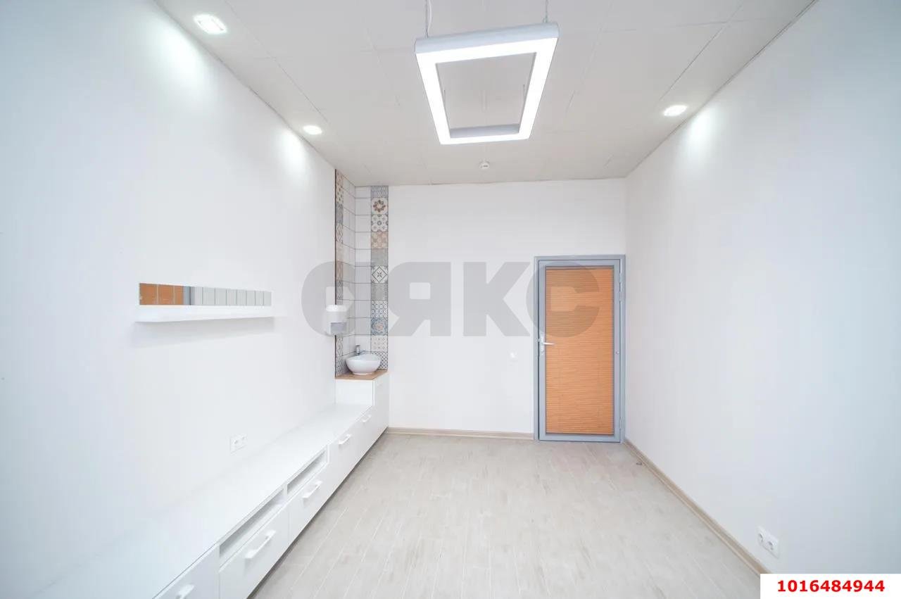 Фото №3: Коммерция 47 м² - Краснодар, жилой комплекс Симфония, Прикубанский внутригородской округ, мкр. 40 лет Победы, ул. Российская, 72/6