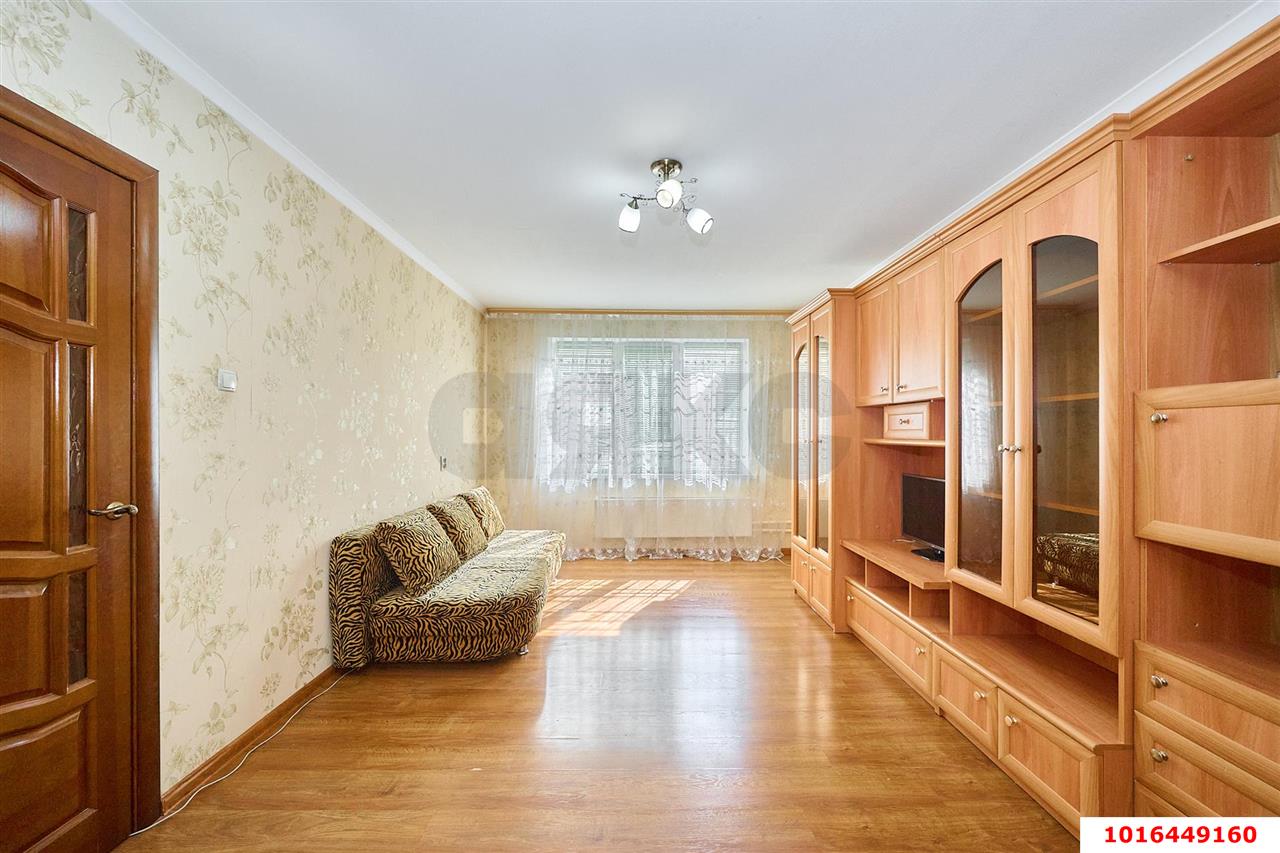 Фото №2: 2-комнатная квартира 56 м² - Краснодар, Западный внутригородской округ, мкр. Юбилейный, пр-кт Чекистов, 40