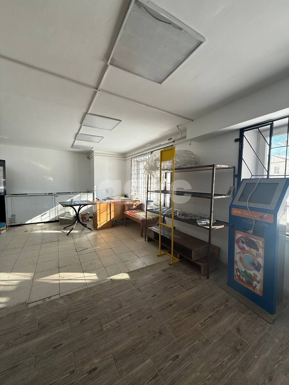 Фото №2: Коммерция 53 м² - Мариуполь, р. Жовтневый, ул. Административная площадь
