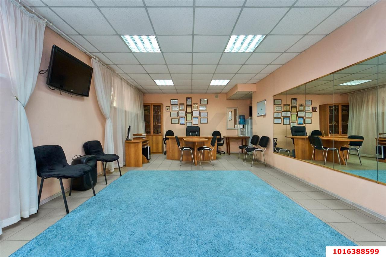 Фото №3: Коммерция 42 м² - Краснодар, Прикубанский внутригородской округ, имени Петра Метальникова, Завод Радиоизмерительных Приборов, жилой комплекс Лучезарный, мкр. Музыкальный, ул. имени Сергея Есенина, 149