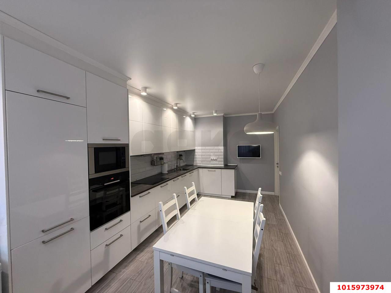 Фото №1: 3-комнатная квартира 85 м² - Краснодар, ЖК Губернский, Прикубанский внутригородской округ, мкр. Губернский, ул. им. Героя Яцкова И.В., 17к1