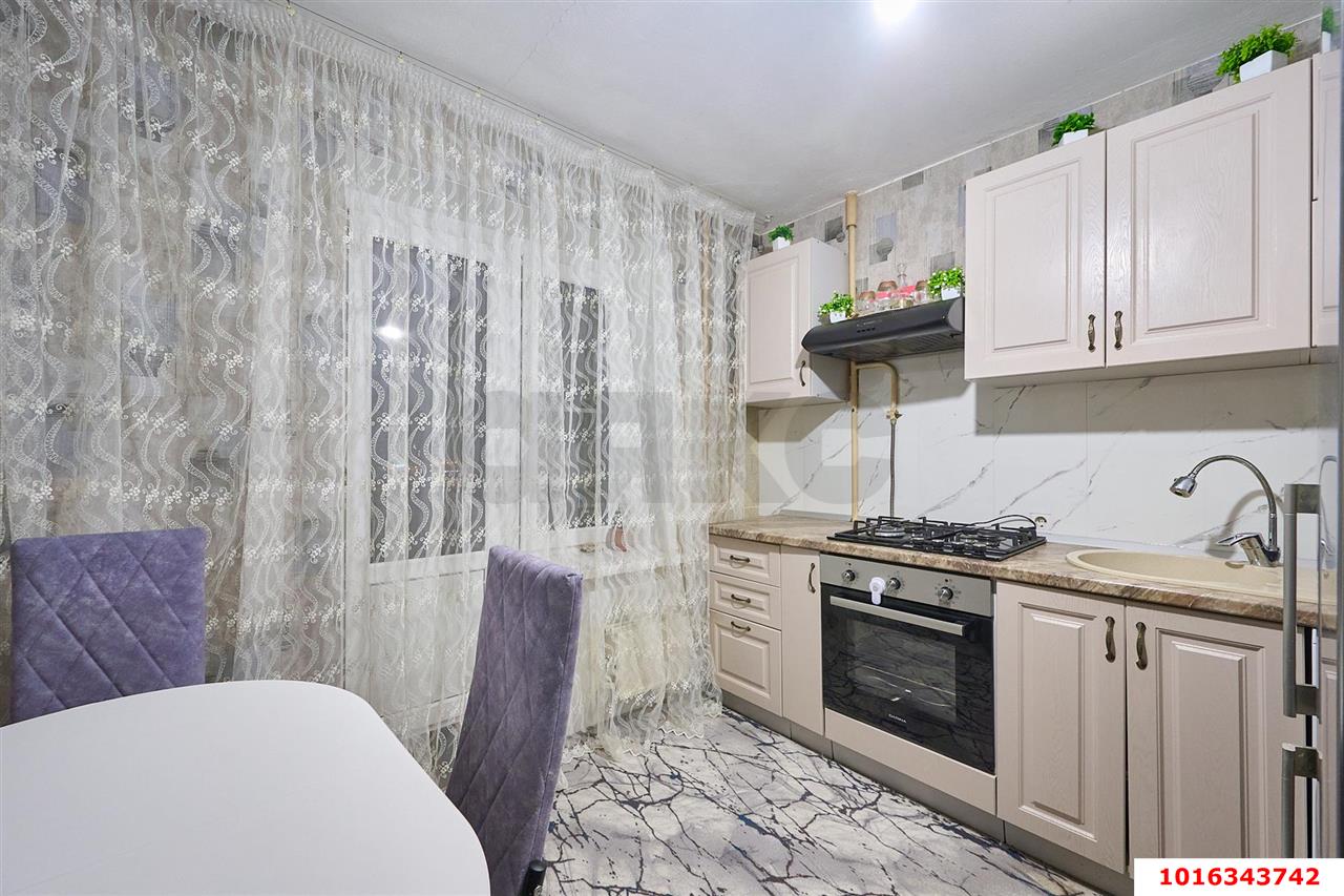 Фото №2: 2-комнатная квартира 54 м² - Краснодар, Центральный внутригородской округ, мкр. Центральный, ул. Железнодорожная, 12А