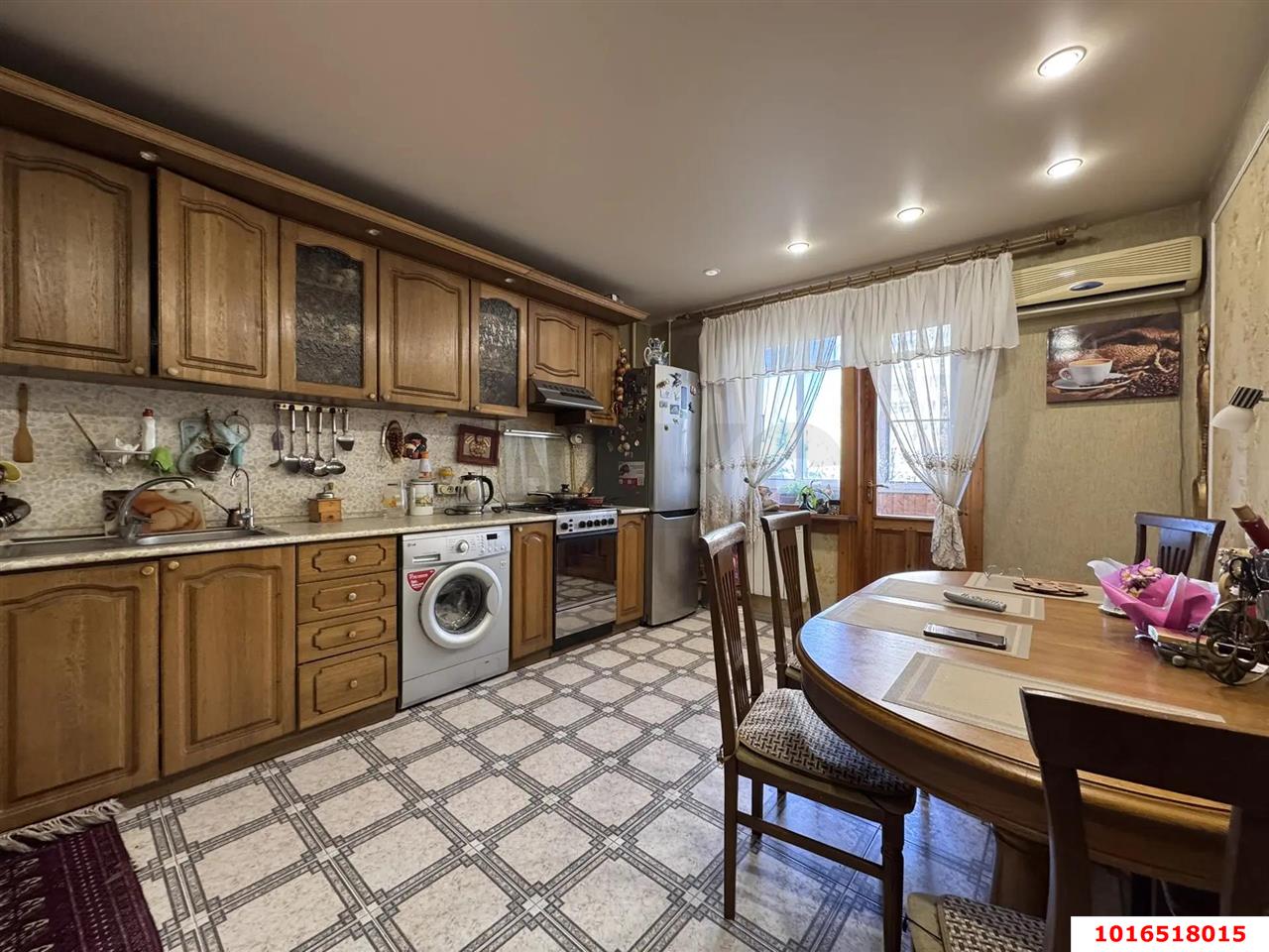 Фото №2: 3-комнатная квартира 74 м² - Краснодар, Западный внутригородской округ, мкр. Юбилейный, ул. 70-летия Октября, 22