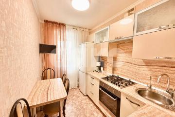 Фото №1: 3-комнатная квартира 60 м² - Нижнекамск, мкр. 17-й, ул. Менделеева, 34