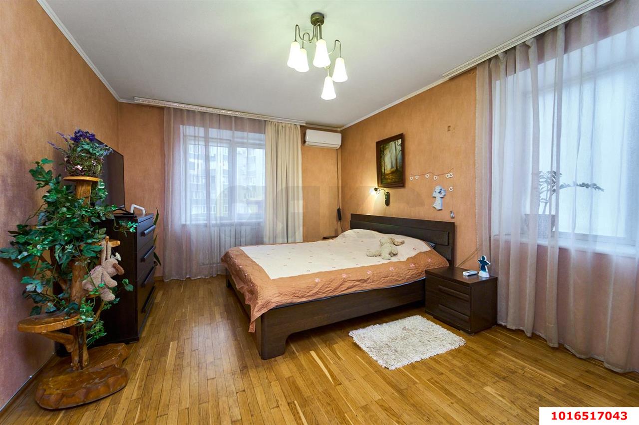 Фото №4: 2-комнатная квартира 77 м² - Краснодар, Западный внутригородской округ, мкр. Юбилейный, пр-кт Чекистов, 33