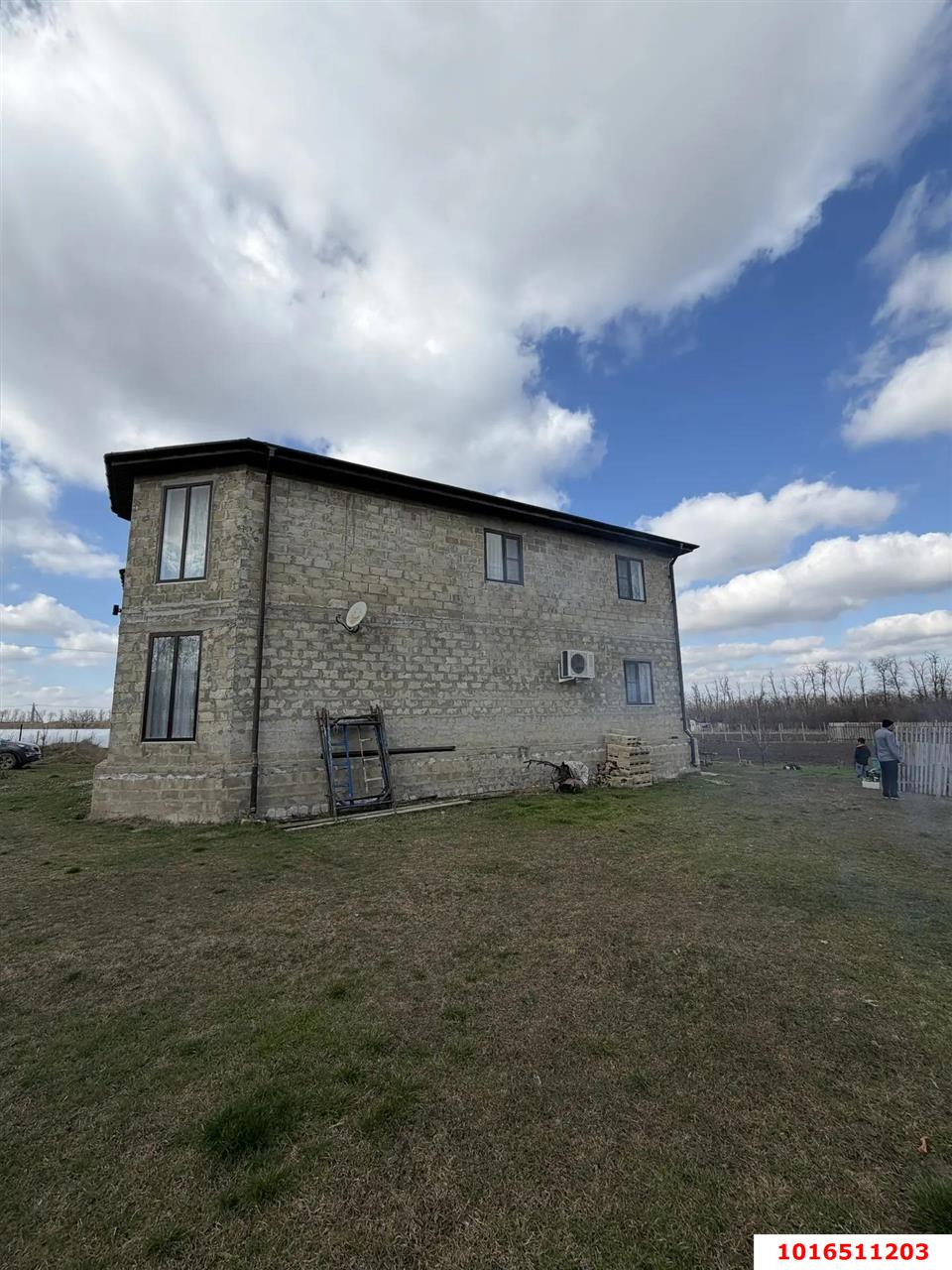 Фото №1: Дом 473 м² + 13 сот. - Адагум, ул. Есенина, 3