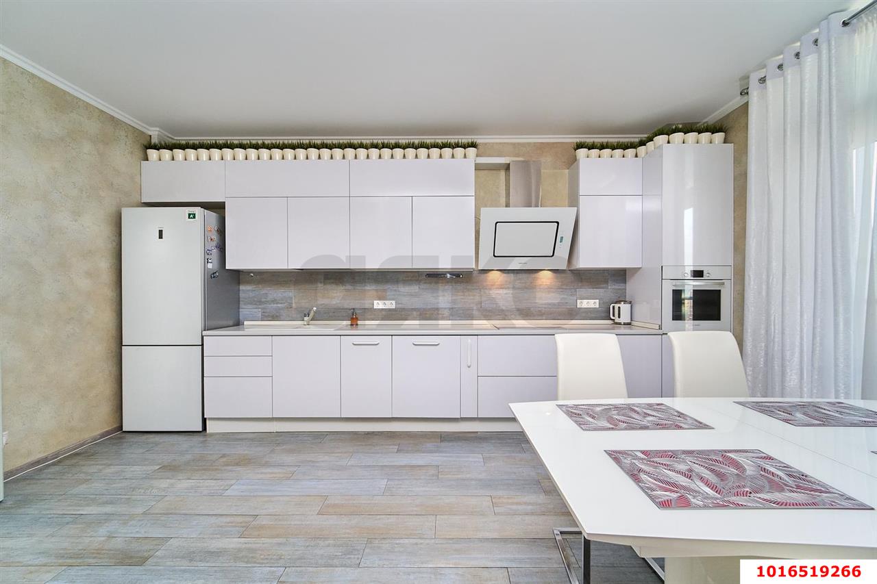 Фото №1: 2-комнатная квартира 89 м² - Краснодар, Центральный внутригородской округ, Западный внутригородской округ, мкр. Центральный, ул. Кубанская набережная, 37/12