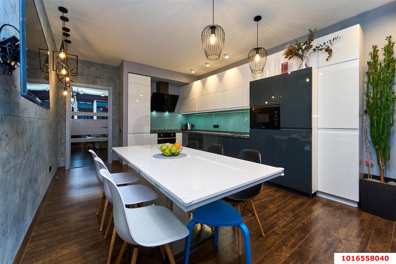 Фото №1: 3-комнатная квартира 105 м² - Краснодар, Западный внутригородской округ, мкр. Фестивальный, ул. Гаражная, 71/1