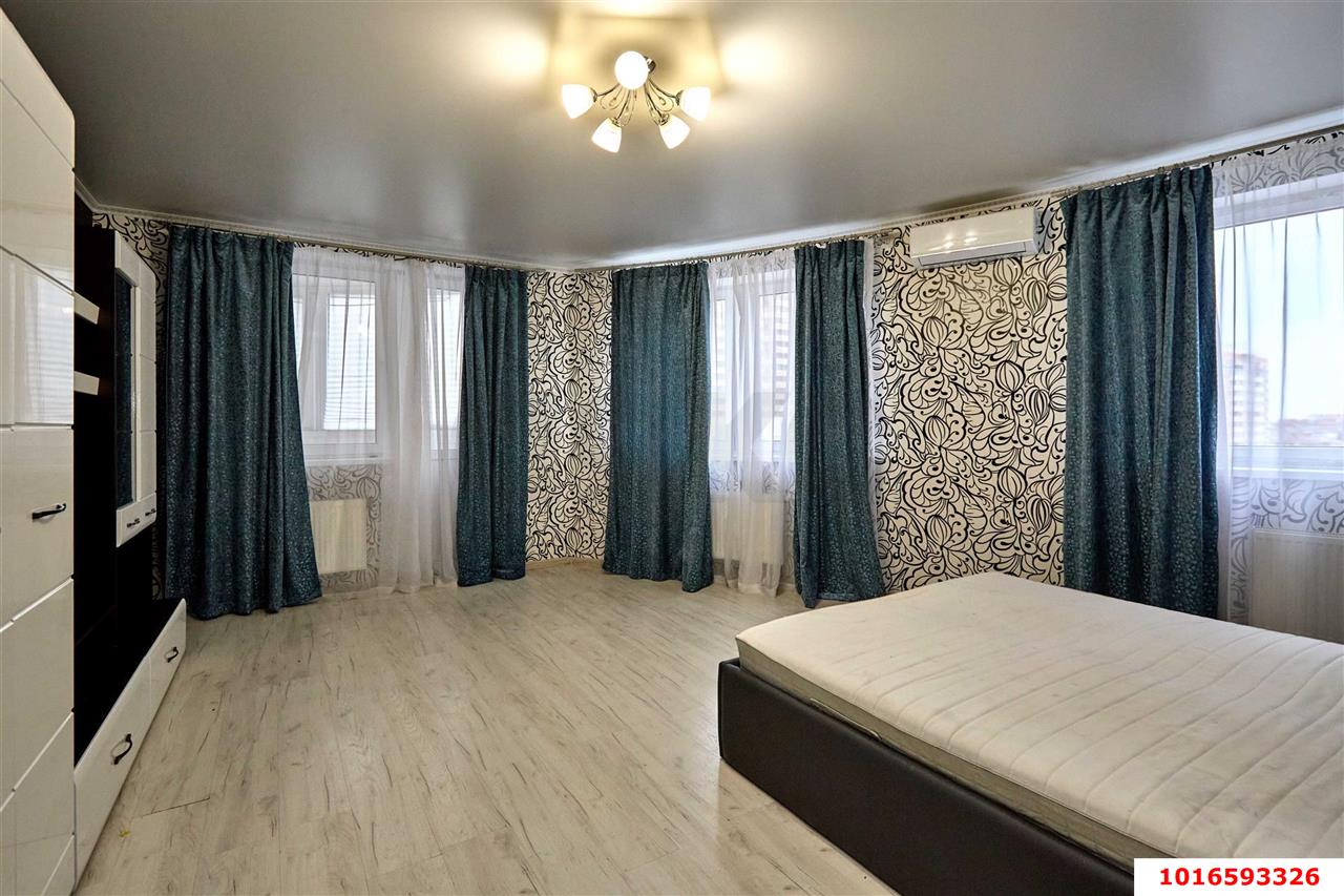 Фото №4: 2-комнатная квартира 70 м² - Краснодар, жилой комплекс Времена Года 3, Завод Радиоизмерительных Приборов, имени Петра Метальникова, мкр. Прикубанский внутригородской округ, ул. Цезаря Куникова, 24к2