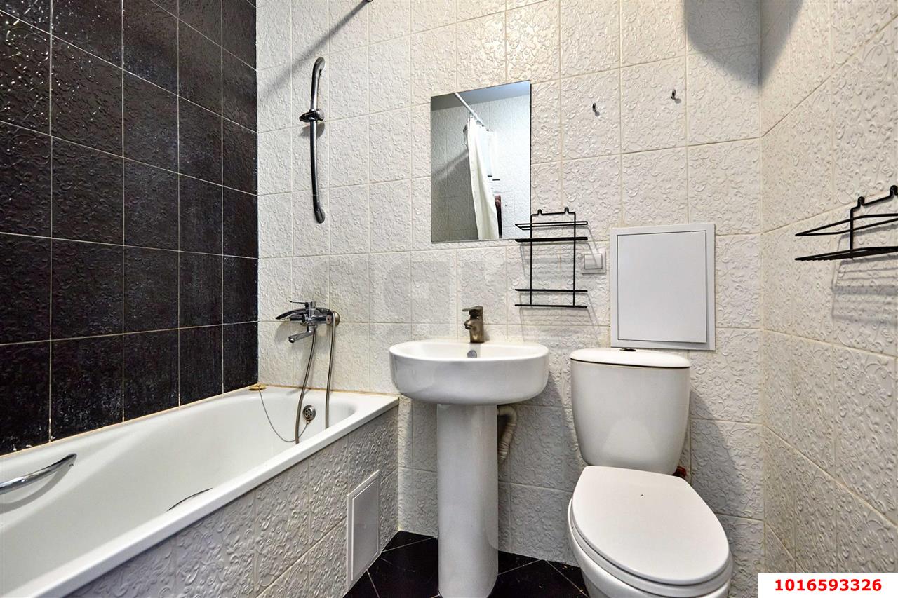 Фото №6: 2-комнатная квартира 70 м² - Краснодар, жилой комплекс Времена Года 3, Завод Радиоизмерительных Приборов, имени Петра Метальникова, мкр. Прикубанский внутригородской округ, ул. Цезаря Куникова, 24к2