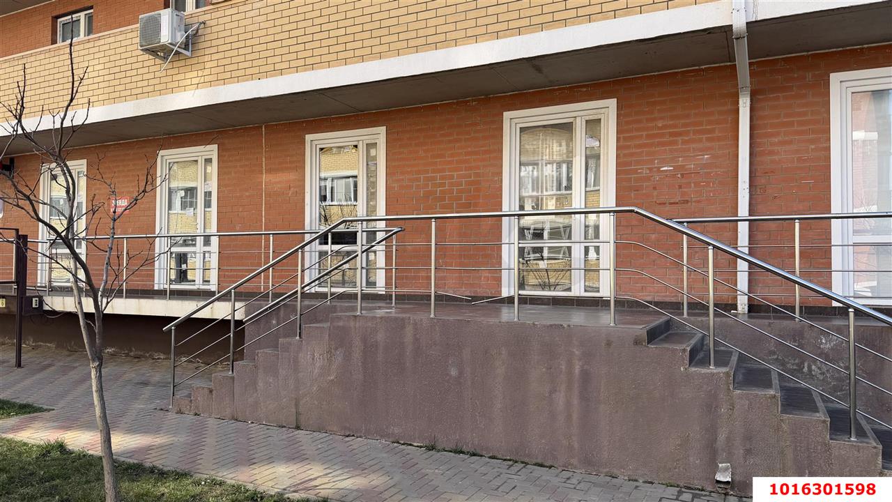 Фото №1: Коммерция 74 м² - Новая Адыгея, мкр. жилой комплекс Виноград 2, ул. Бжегокайская, 25/1к12