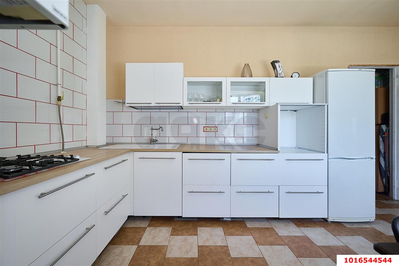 Фото №1: 2-комнатная квартира <span class="whitespace-nowrap">74 м²</span>, <span class="whitespace-nowrap">2/7 эт.</span> - Краснодар, Прикубанский внутригородской округ, мкр. Восточно-Кругликовский, ул. Черкасская, 101