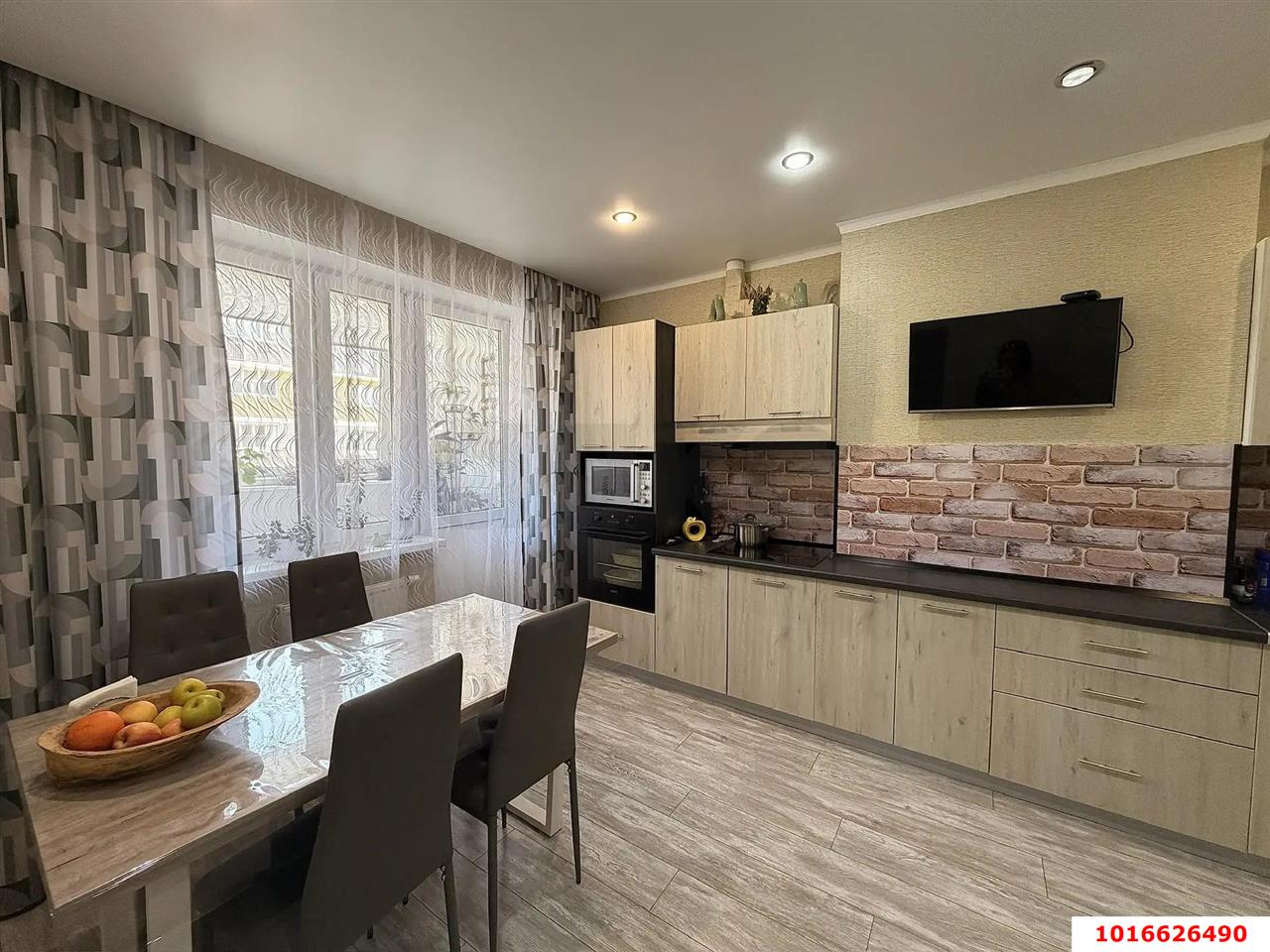 Фото №1: 3-комнатная квартира 74 м² - Краснодар, Прикубанский внутригородской округ, Славянский, мкр. Светлоград, ул. Красных Партизан, 1/4к3