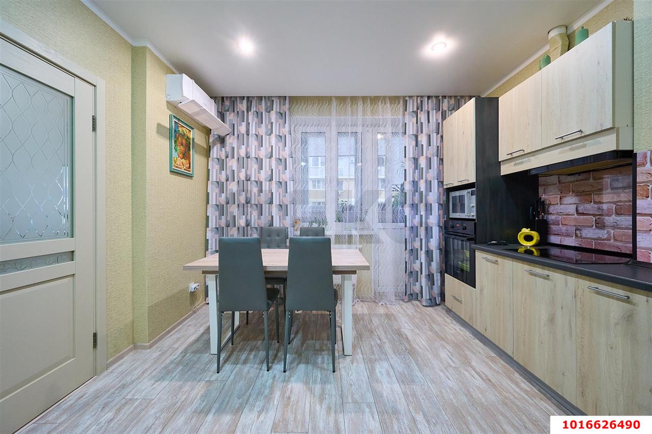 Фото №1: 3-комнатная квартира 75 м² - Краснодар, Прикубанский внутригородской округ, Славянский, мкр. Светлоград, ул. Красных Партизан, 1/4к1