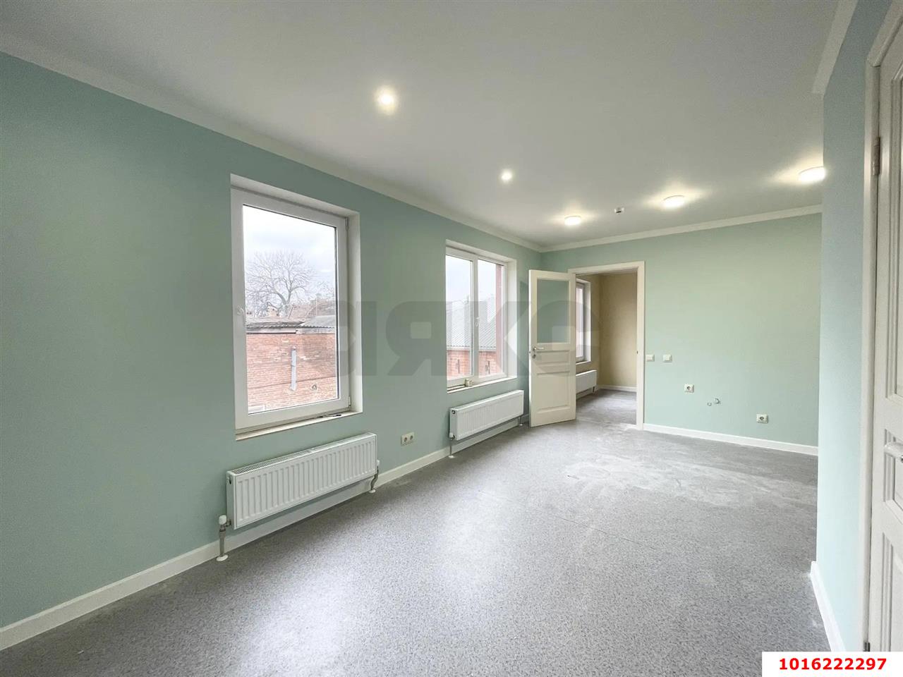 Фото №1: Коммерция 40 м² - Краснодар, Центральный внутригородской округ, мкр. Центральный, ул. Коммунаров, 136