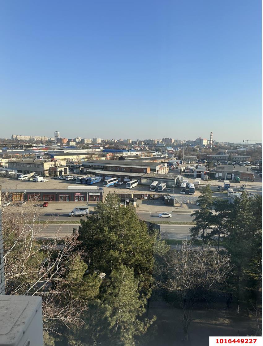 Фото №1: Комната 37 м² - Краснодар, Карасунский внутригородской округ, мкр. Хлопчато-бумажный Комбинат, ул. Уральская, 81/2