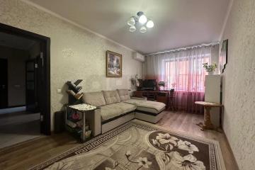 Фото №1: 2-комнатная квартира <span class="whitespace-nowrap">49 м²</span>, <span class="whitespace-nowrap">1/6 эт.</span> - Берёзовый, мкр. Витаминкомбинат, ул. 2-я Целиноградская, 38