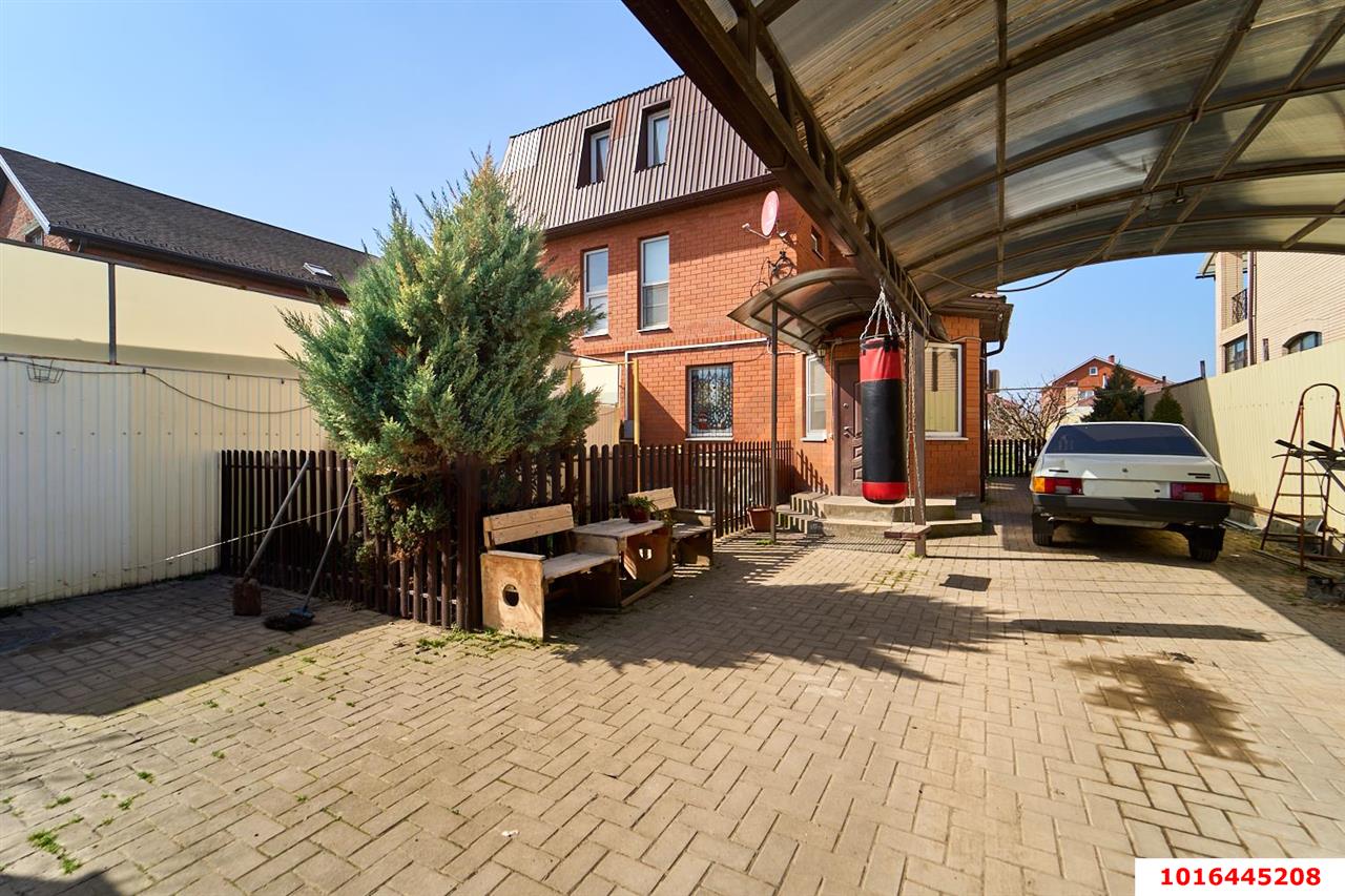 Фото №1: Дом 193 м² + 12 сот. - Южный, ул. Крайняя, 14