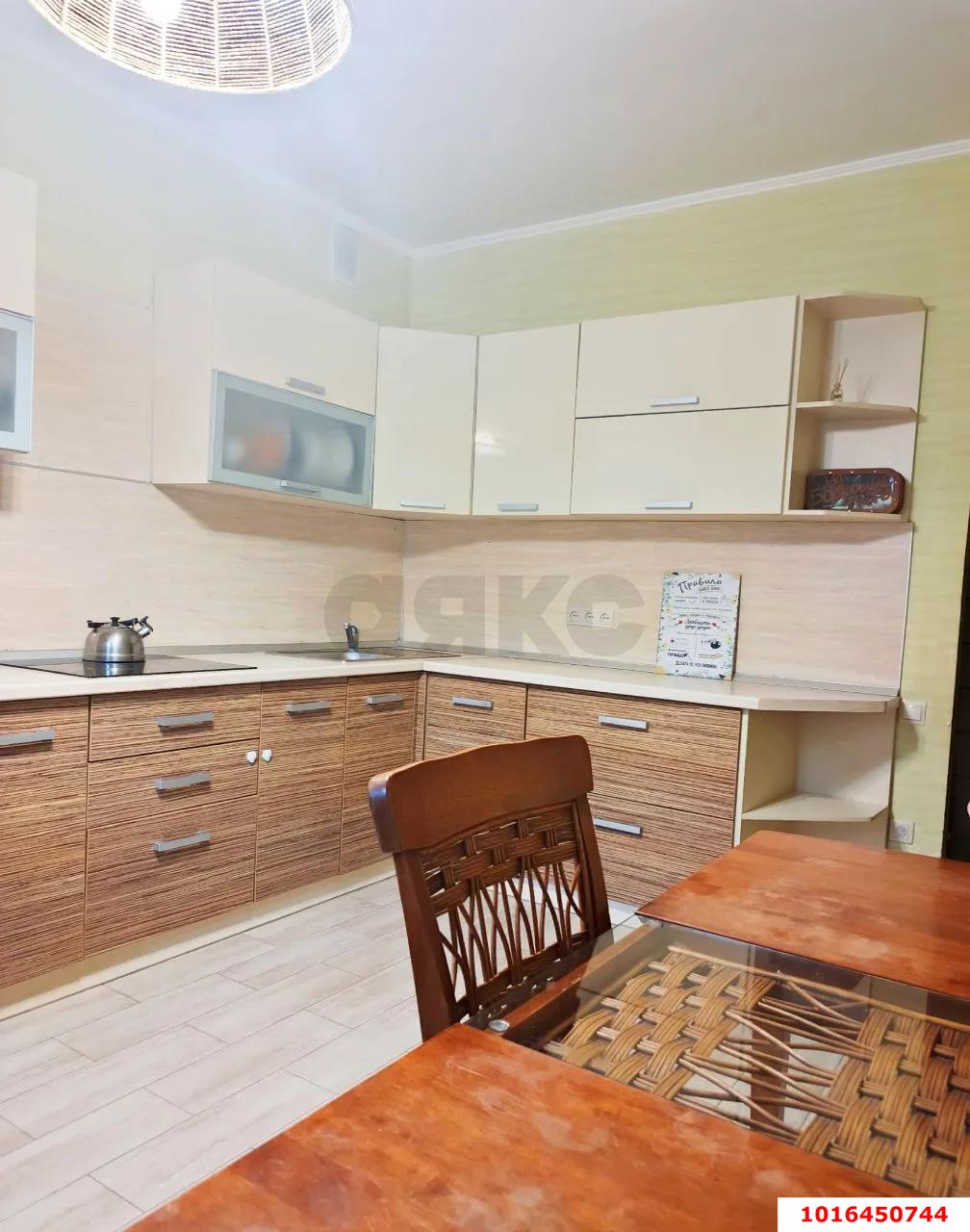 Фото №1: 2-комнатная квартира 61 м² - Краснодар, ул. Генерала Петрова, 35