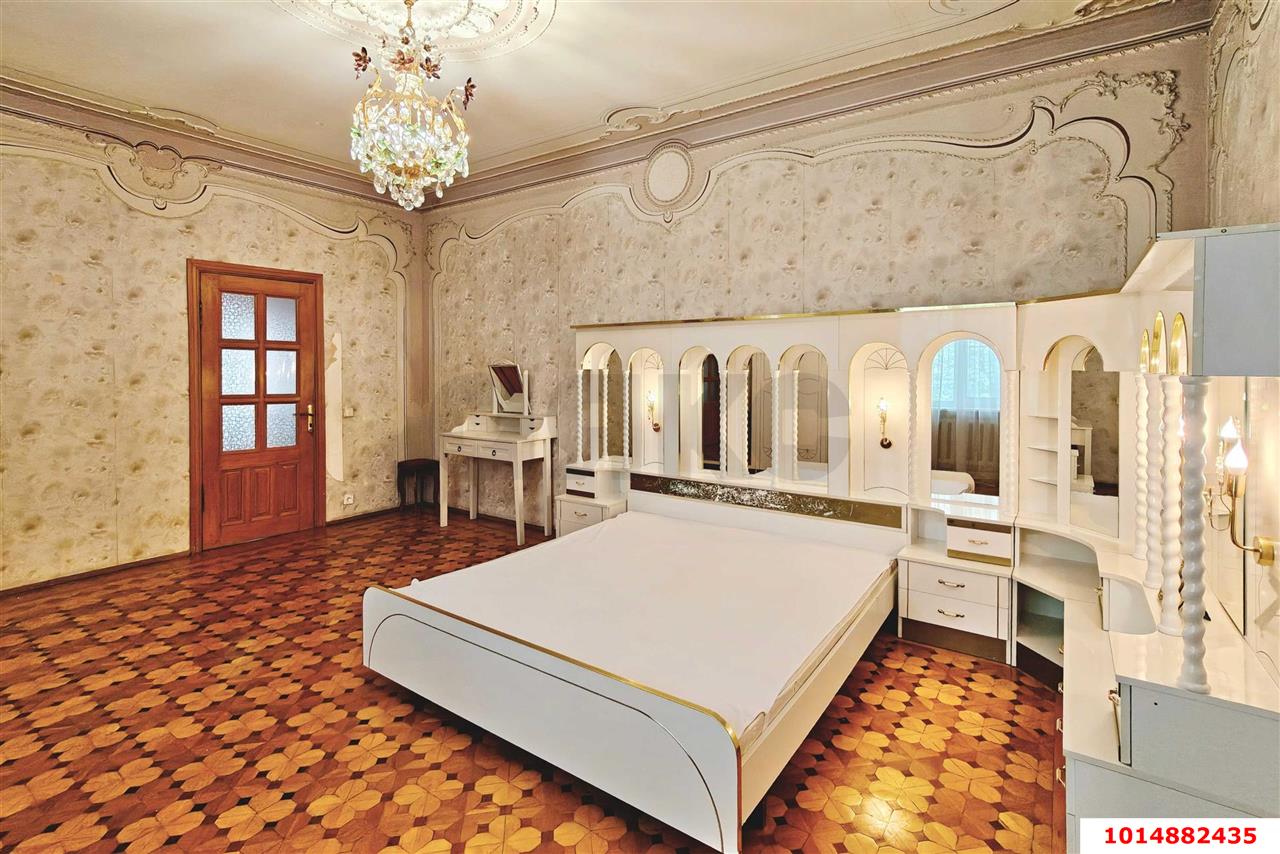 Фото №13: Дом <span class="whitespace-nowrap">250 м²</span> <span class="whitespace-nowrap">+ 3 сот.</span>, <span class="whitespace-nowrap">3 эт.</span> - Краснодар, Центральный внутригородской округ, Покровка, мкр. Центральный, ул. Ломоносова, 12