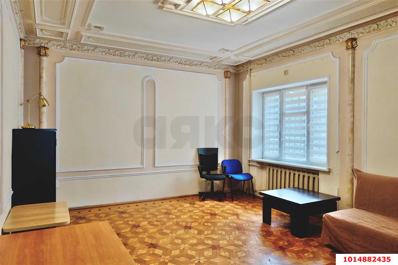 Фото №3: Дом <span class="whitespace-nowrap">250 м²</span> <span class="whitespace-nowrap">+ 3 сот.</span>, <span class="whitespace-nowrap">3 эт.</span> - Краснодар, Центральный внутригородской округ, Покровка, мкр. Центральный, ул. Ломоносова, 12